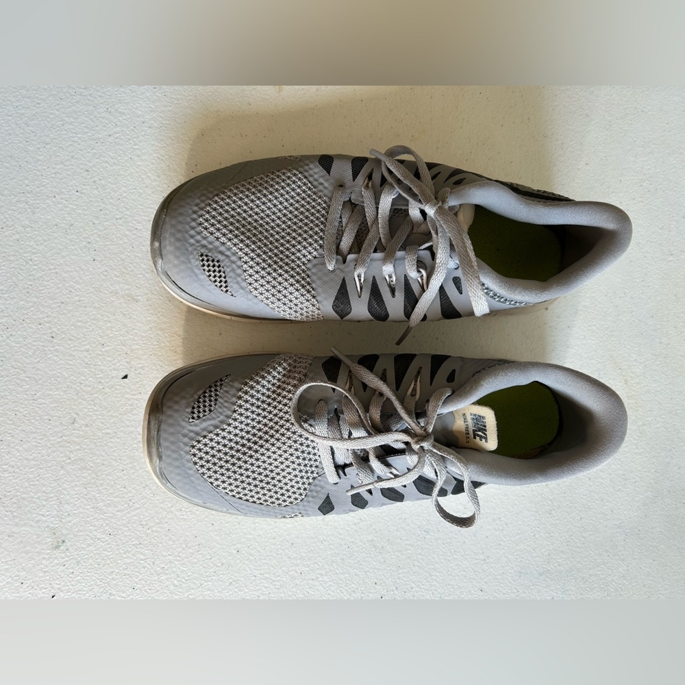 Nike Kids Gray and Black Sneakers 6Y
